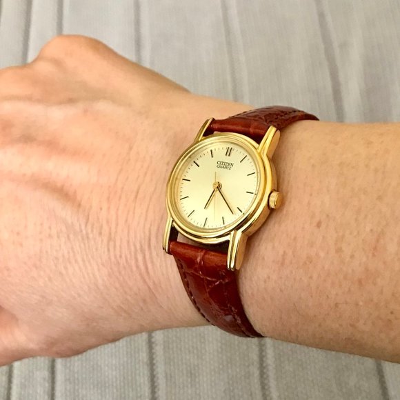 Citizen Quartz Women's watch with leather strap, like new - Picture 7 of 8